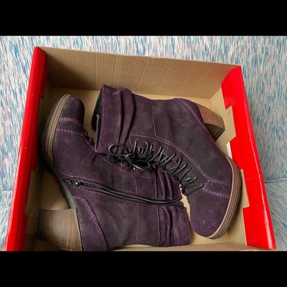 Beautiful Purple greased suede Woman boots - Picture 3 of 9